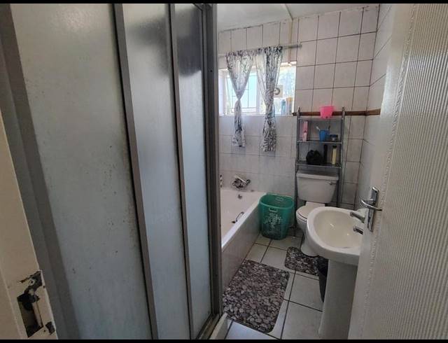 2 BEDROOM PROPERTY TO RENT IN DIE HOEWES